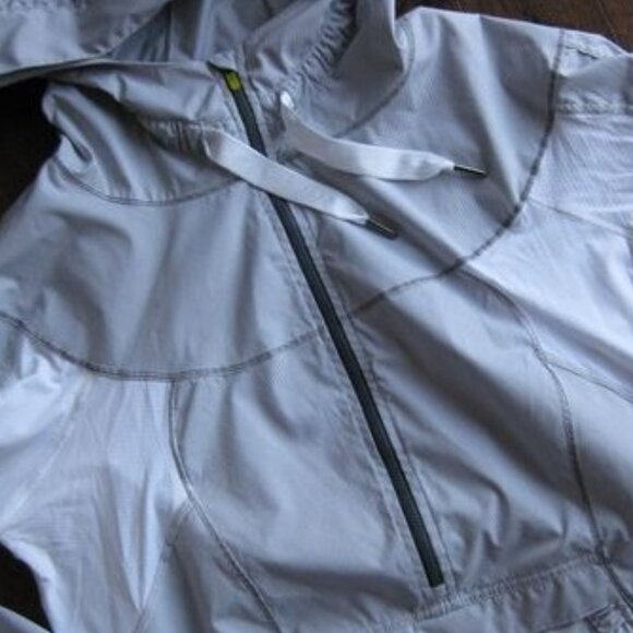 RARE Lululemon Run Leader Of The Track 1/2 Zip Pullover Jacket White/Gray Size 6 - Picture 2 of 7